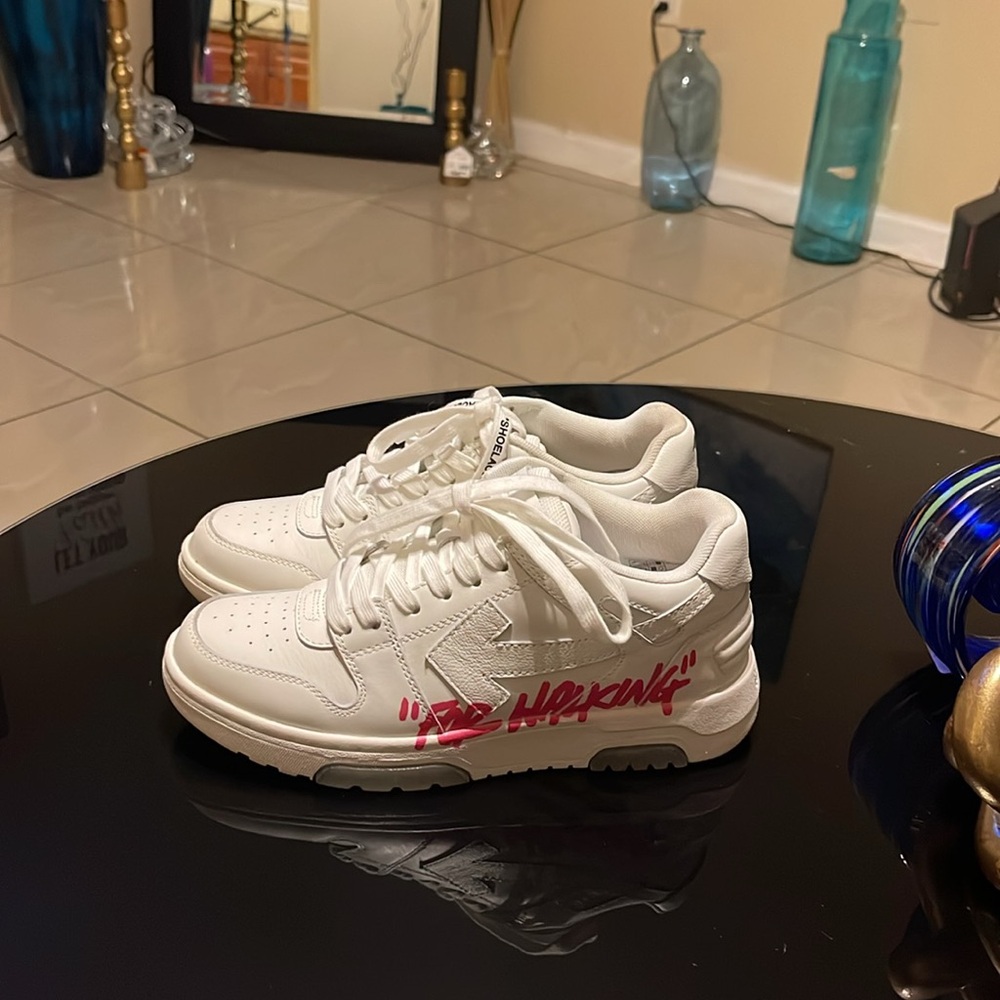 Off white - Picture 2 of 4